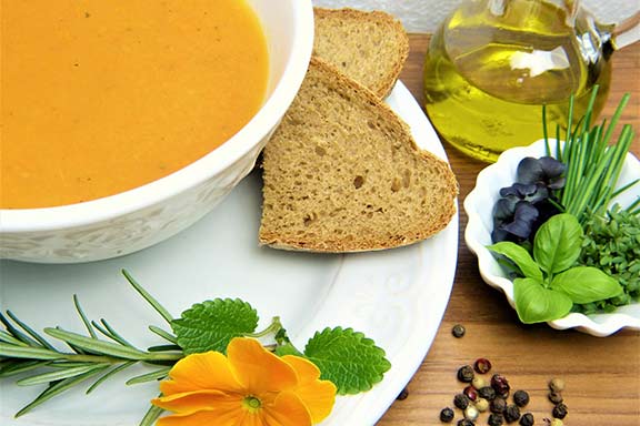 Ernährung ist ein uralter Ansatz auf krank machende Prozesse im Körper einzuwirken